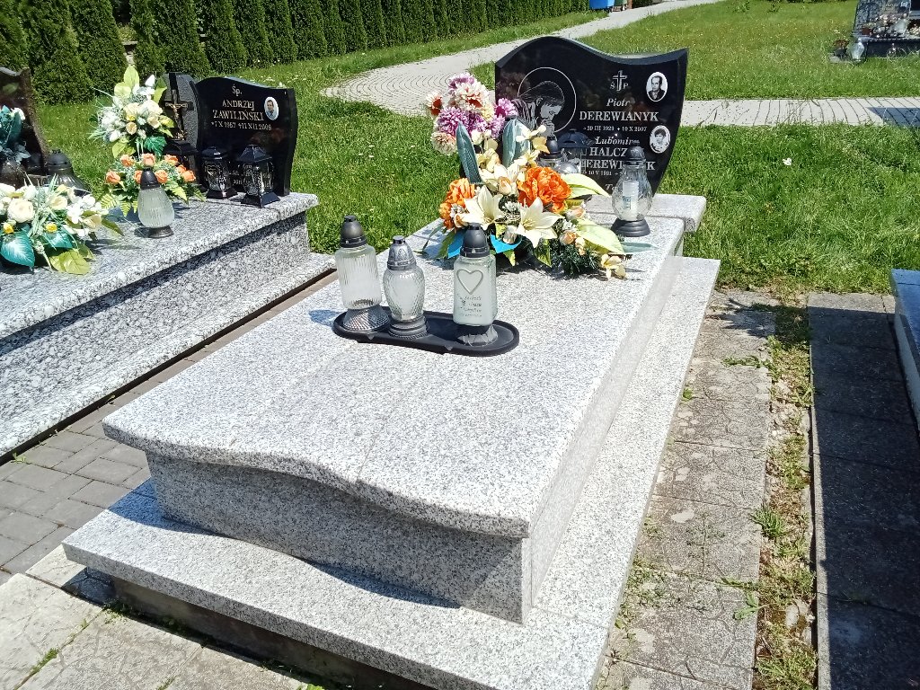 Grób Lubomira Halczak Derewianyk